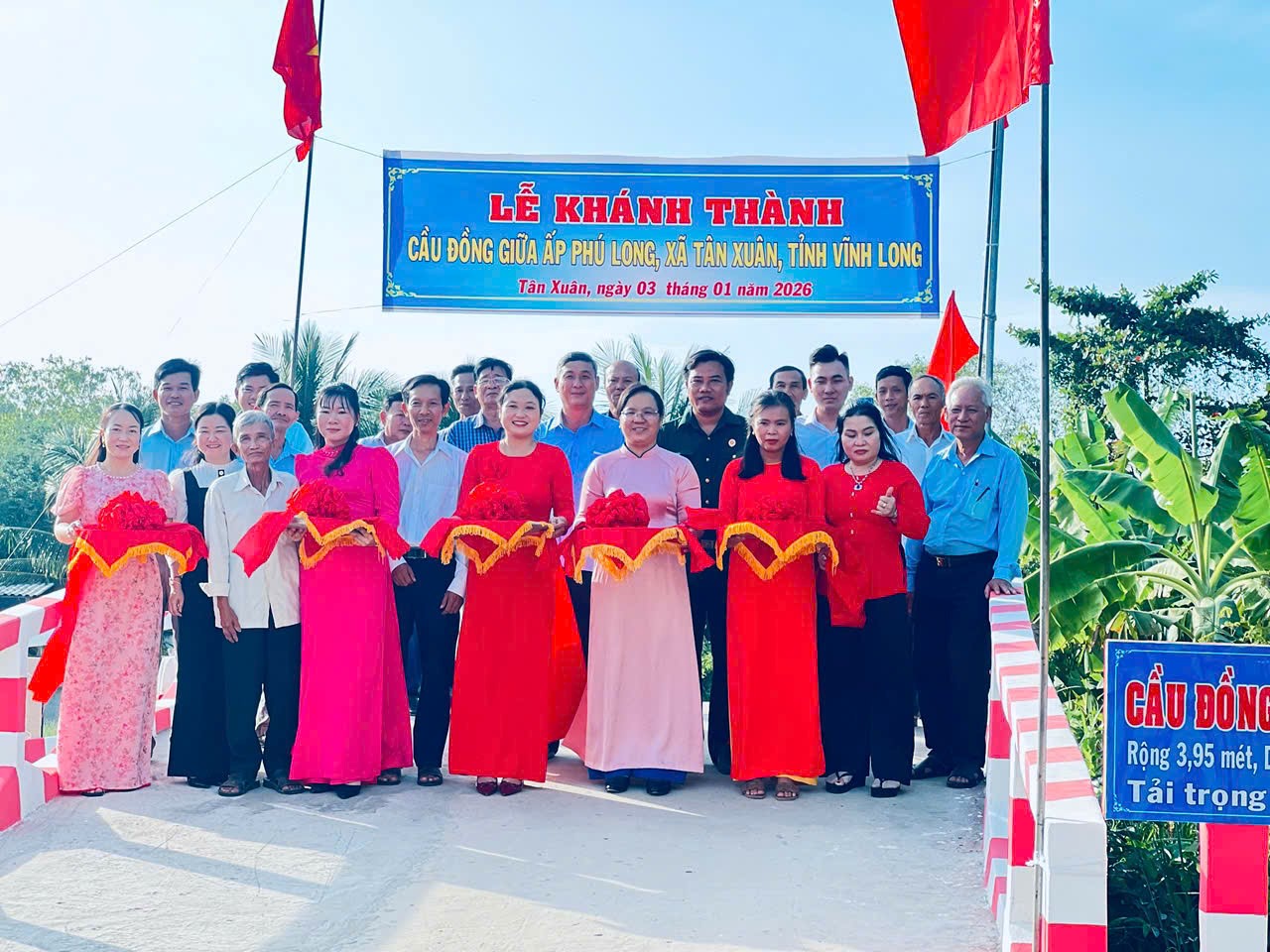 Khánh thành cầu Đồng giữa ấp Phú Long, xã Tân Xuân