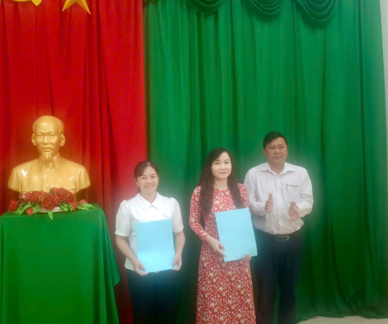 Tân Xuân công bô quyết định bổ nhiệm Phó chánh Văn phòng HĐND – UBND xã Tân Xuân