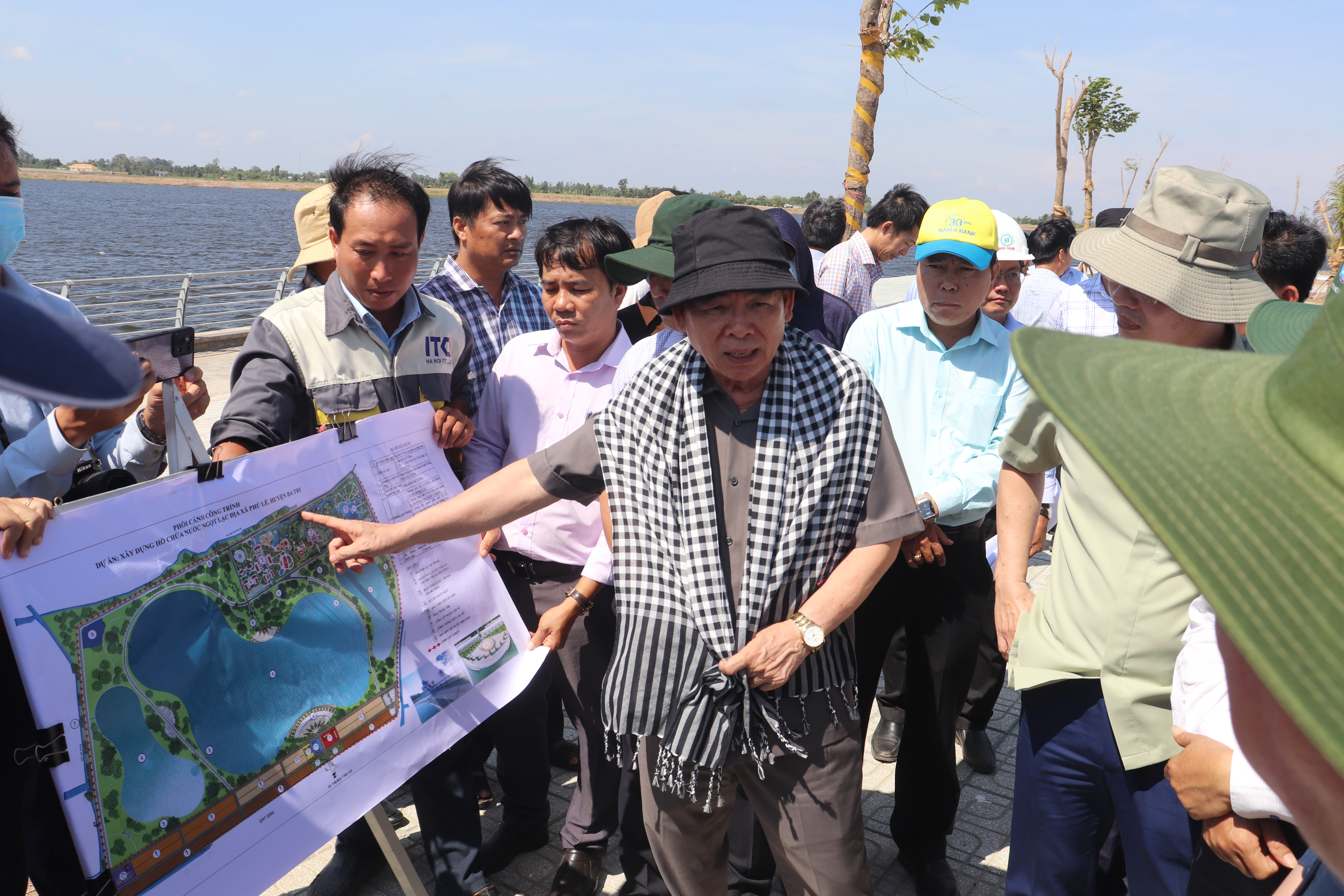 Tân Xuân- Đoàn công tác của tỉnh kiểm tra dự án Lạc Địa