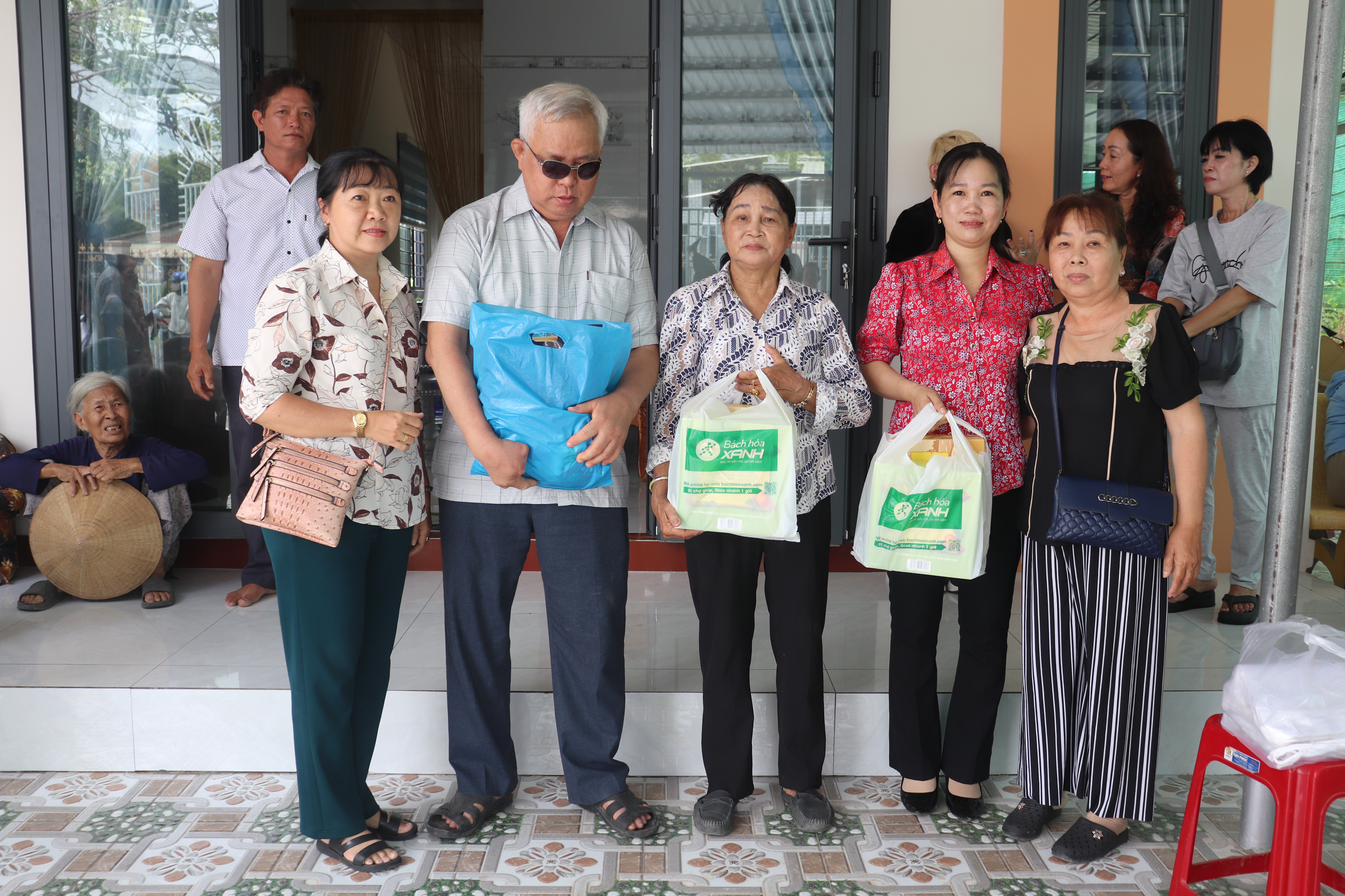TRAO TẶNG 150 PHẦN QUÀ CHO NGƯỜI MÙ VÀ HỌC SINH NGHÈO, KHÓ KHĂN TRÊN ĐỊA BÀN XÃ TÂN XUÂN