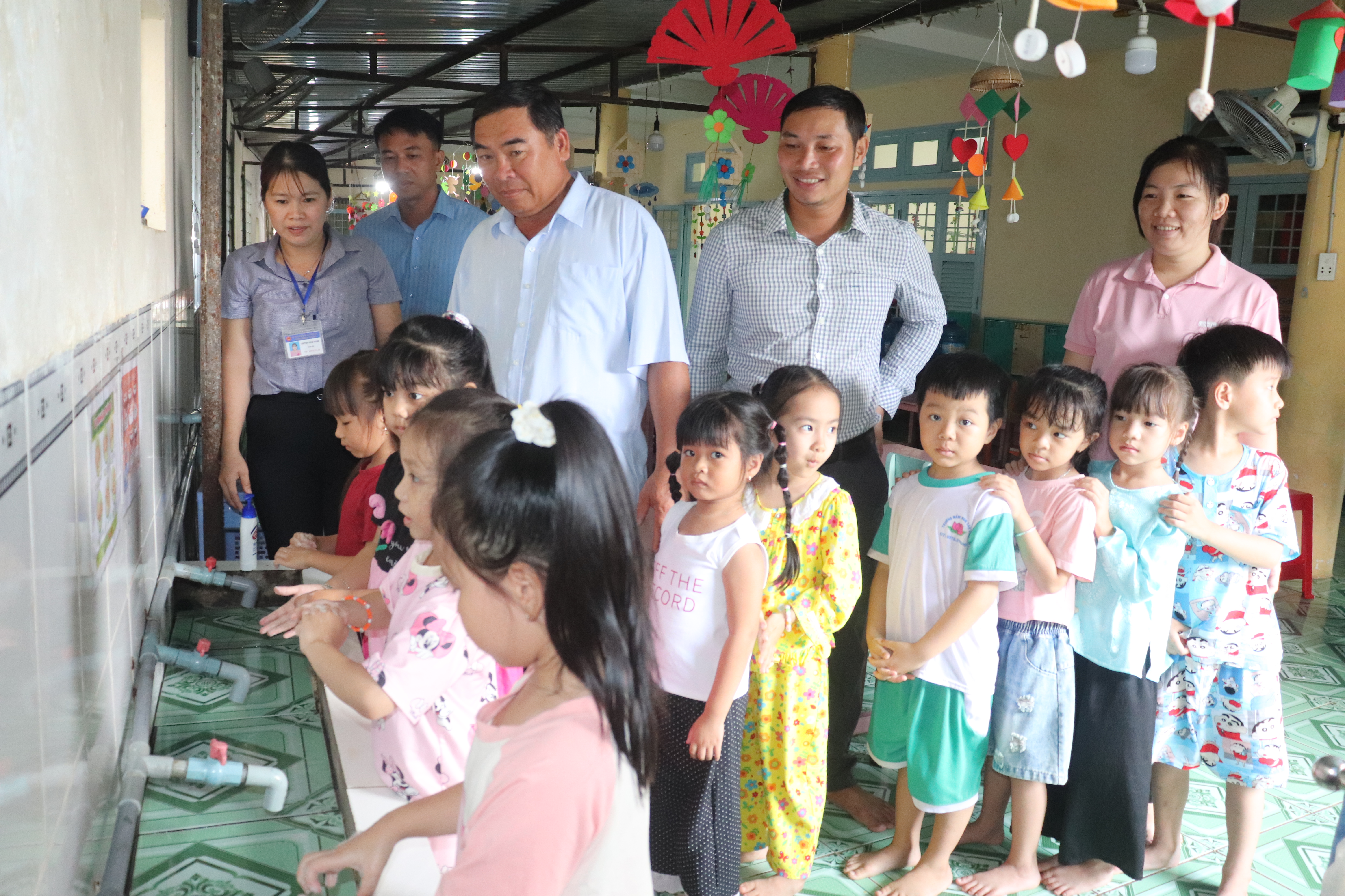 Tân Xuân- Kiểm tra, hướng dẫn công tác phòng bệnh tay, chân, miệng