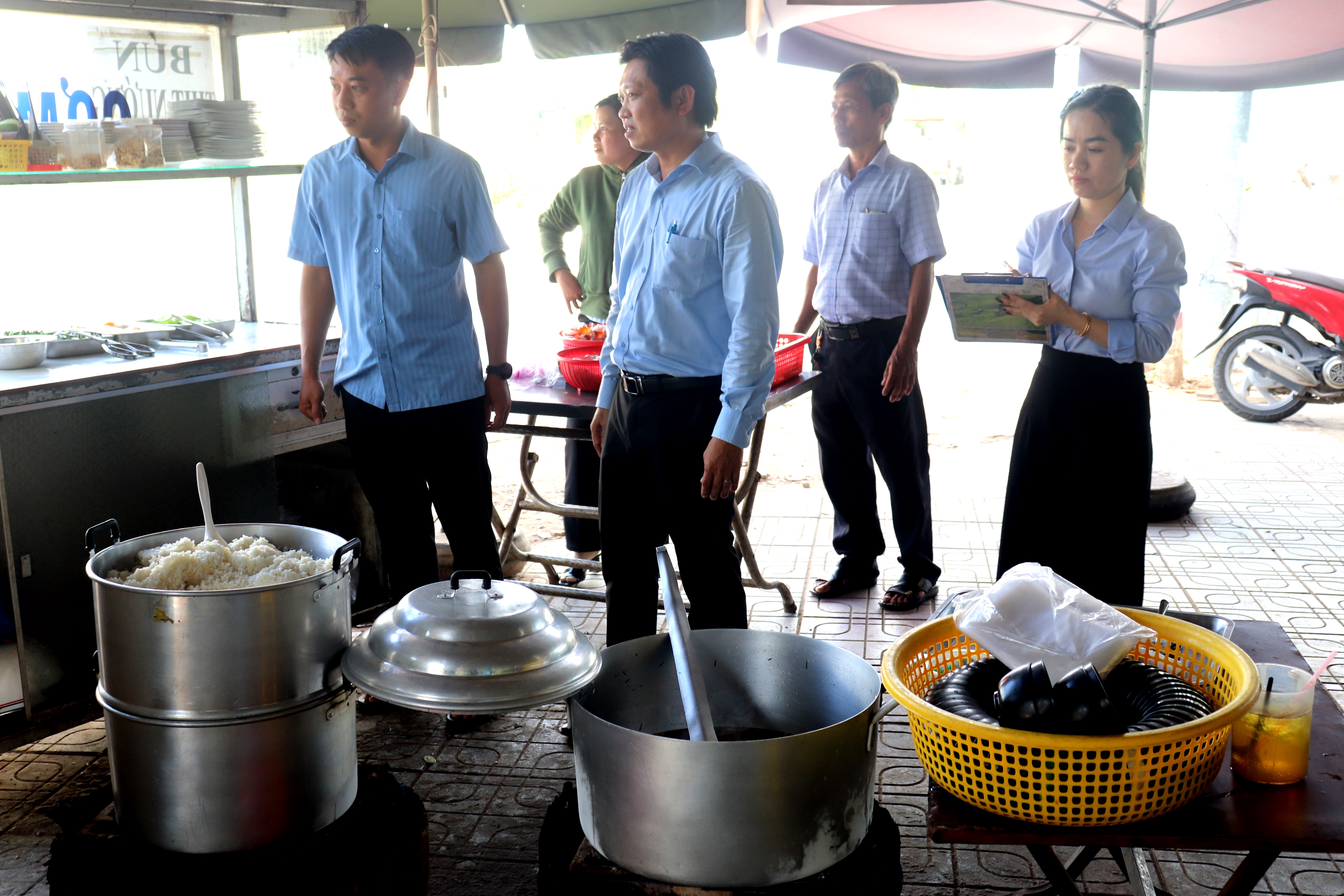 Tân Xuân - Kiểm tra liên ngành an toàn thực phẩm trên địa bàn xã 