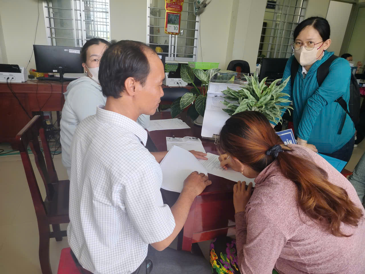Thực hiện thủ tục hành chính không nhất thiết phải đến cơ quan nhà nước